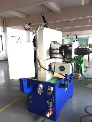 Macchina per la formatura di cavi CNC a tre assi da 0,8 - 4,0 mm con sistemi di azionamento a camme 60 giri/min