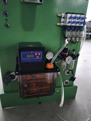 Macchina per la produzione di molle a filo CNC versatile, di diametro da 0,2 a 2,3 mm