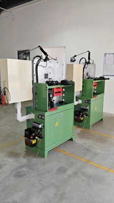 Servosistema automatico multifunzionale a tre assi per macchina a molla CNC veloce