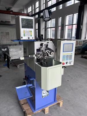 Macchina automatica ad alta velocità per la formazione di fili con velocità di produzione di 550 pcs / min