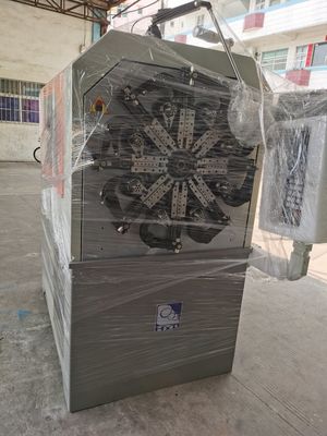 Macchina per la formatura di molle CNC a rotazione con motore giapponese a 5 assi