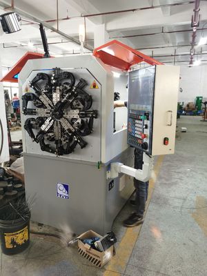 Macchina per la formatura di molle CNC a rotazione con motore giapponese a 5 assi