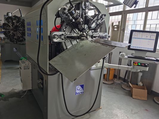 Macchina per la formatura di molle CNC a 12 assi senza camma rotante per filo Rock Free