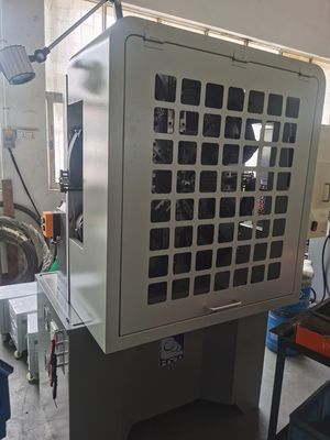 Macchina per formatura di molle CNC da 5,5 KW e sistemi di svolgitore da 200 kg opzionali