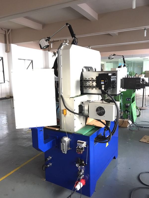 Macchina per la formatura di cavi CNC a tre assi da 0,8 - 4,0 mm con sistemi di azionamento a camme 60 giri/min