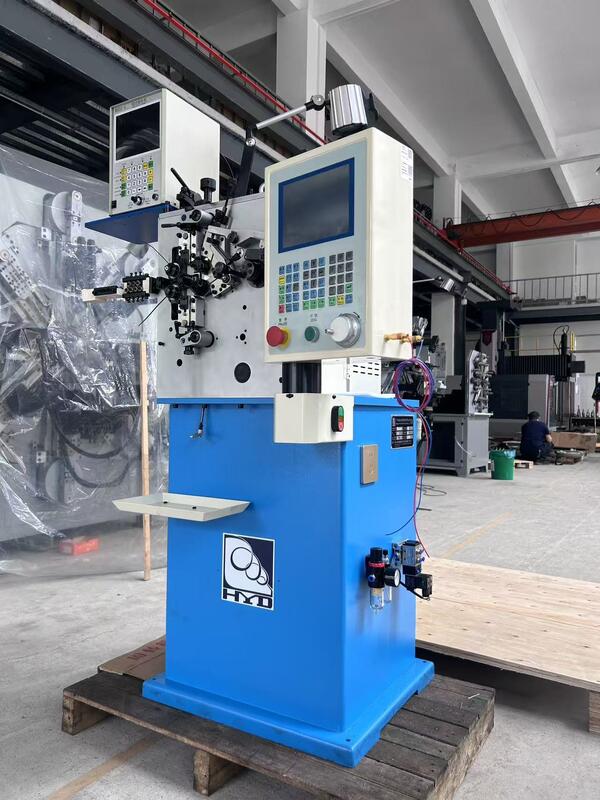 Macchina automatica ad alta velocità per la formazione di fili con velocità di produzione di 550 pcs / min
